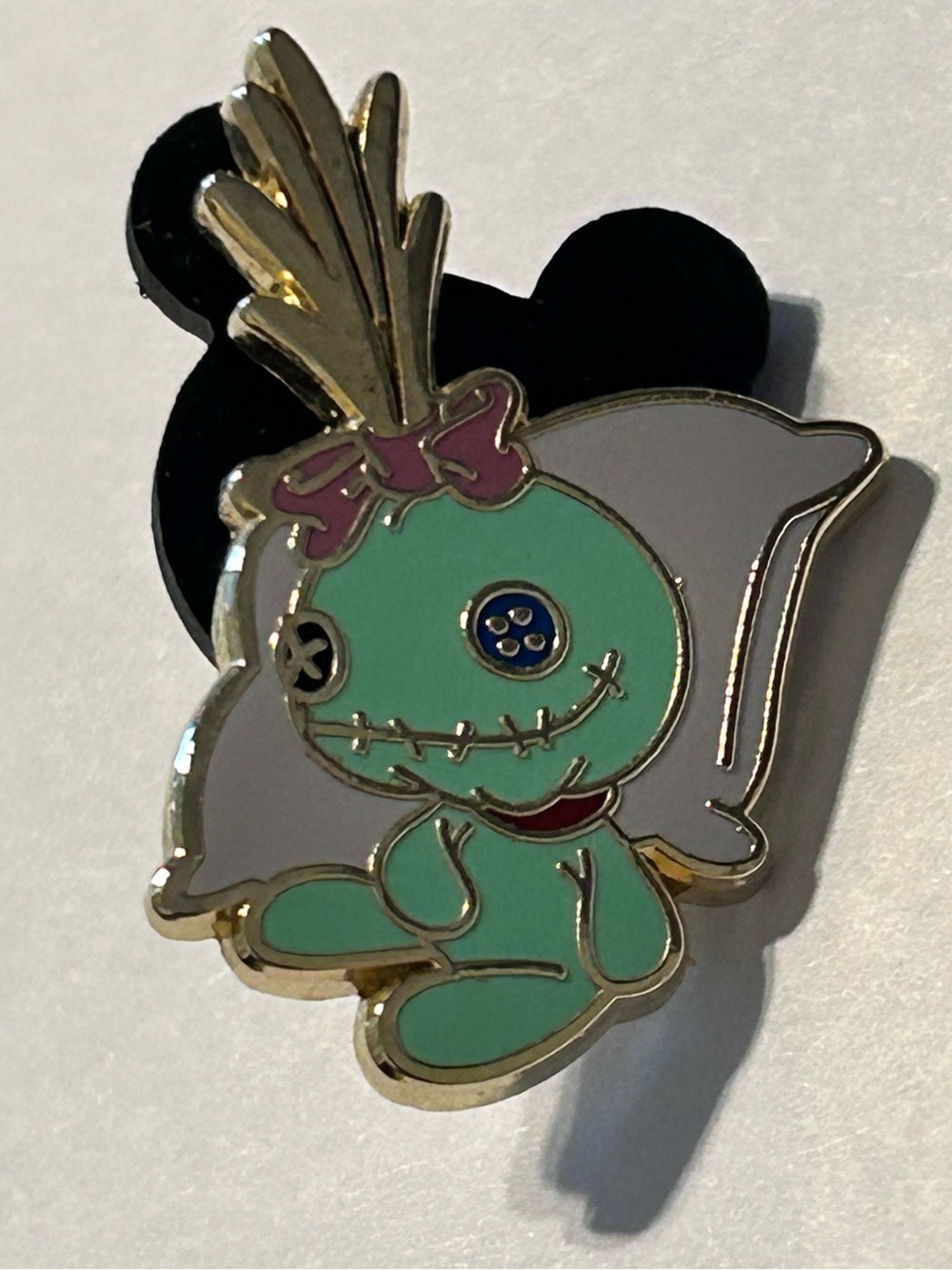 Stitch & Scrump on Pillows Pin Set - Scrump Pin